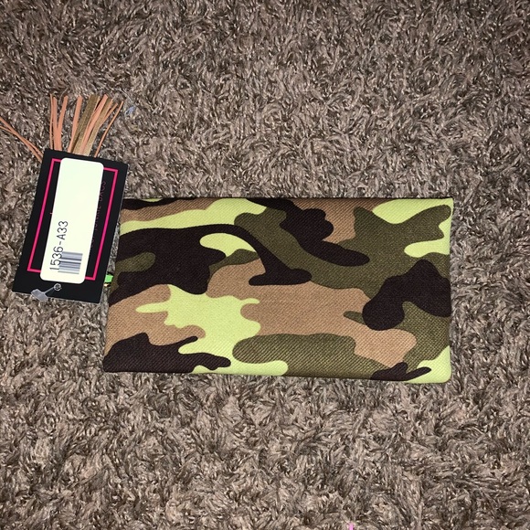 Camo Makeup Junkie Bag - Mini - Picture 2 of 5